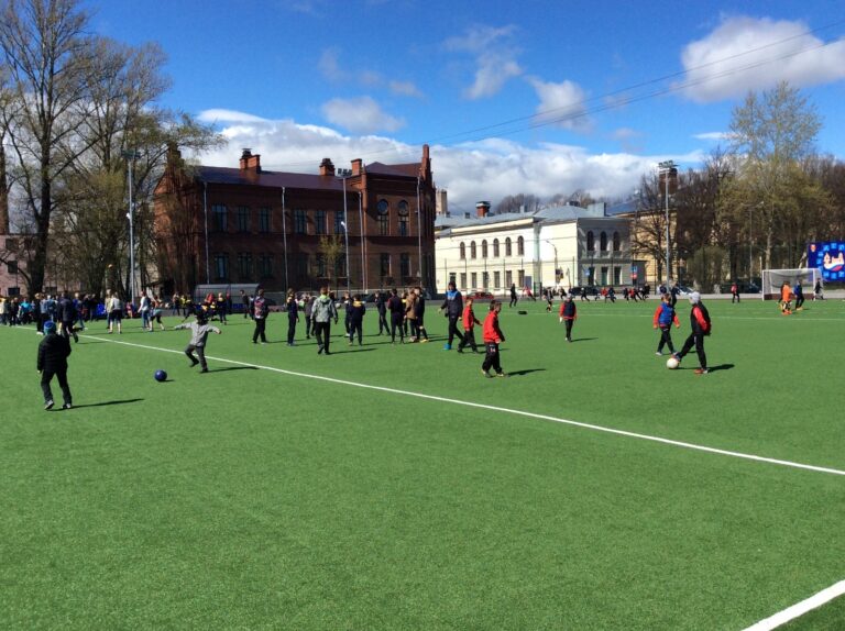 7.Suıni Çim Uygulama Fotoğrafları sportfloorings